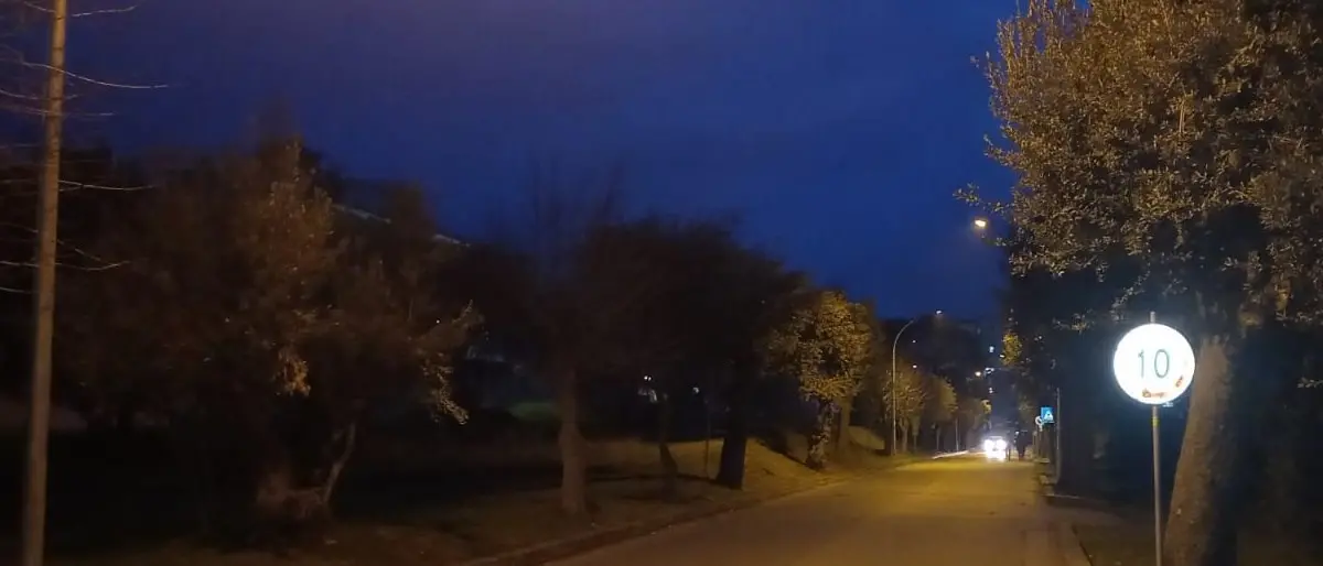 Catanzaro, il viale dell’ospedale Ciaccio di nuovo illuminato dopo quasi due anni di buio
