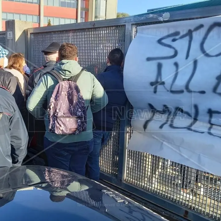 Castrolibero, gli studenti del liceo Valentini pronti a tornare in classe