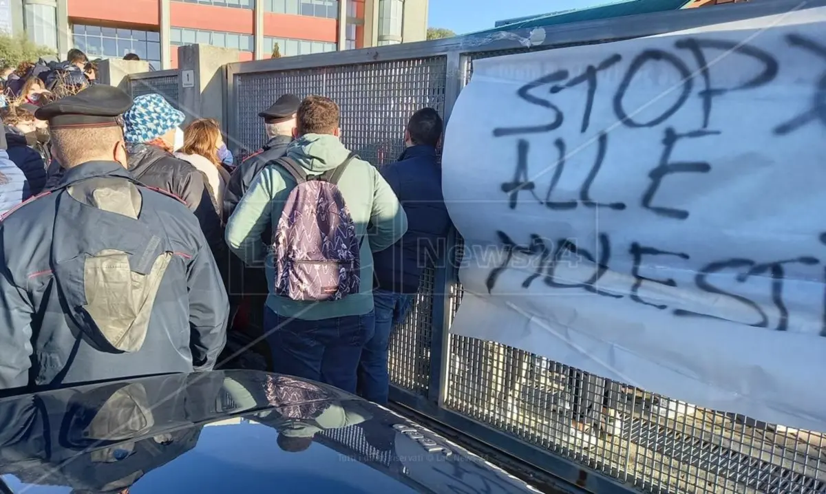 Castrolibero, gli studenti del liceo Valentini pronti a tornare in classe