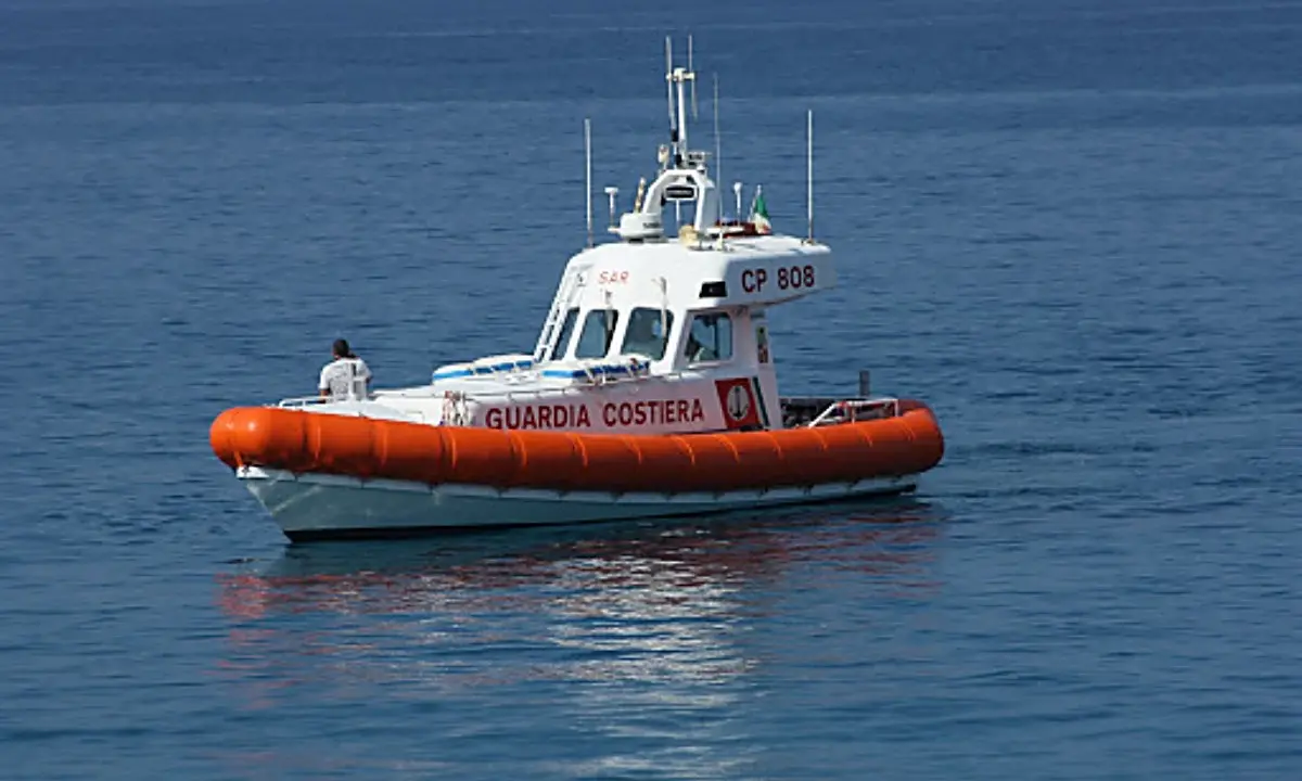 Monasterace, pescatore muore a bordo di una barca: è rimasto incastrato nel macchinario per raccogliere le reti