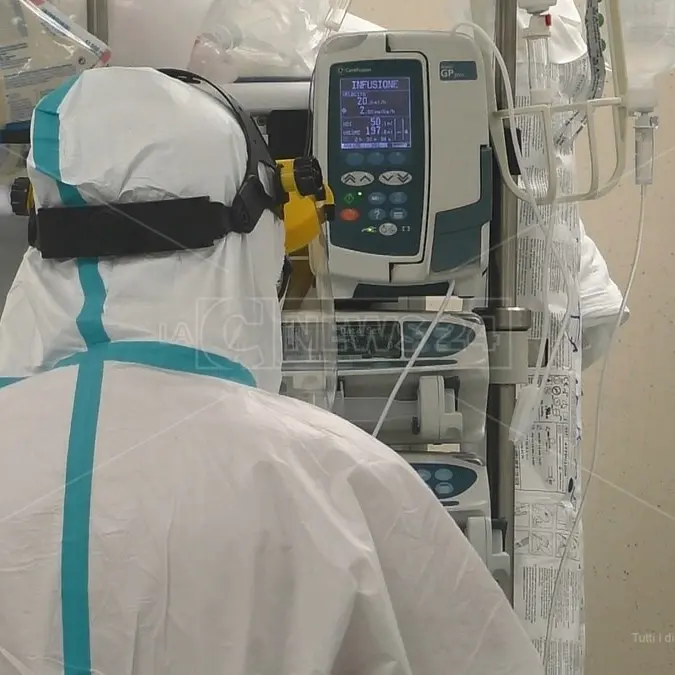 Covid, continua il calo di Rt e ricoveri: Calabria tra le regioni con il maggior tasso di occupazione degli ospedali