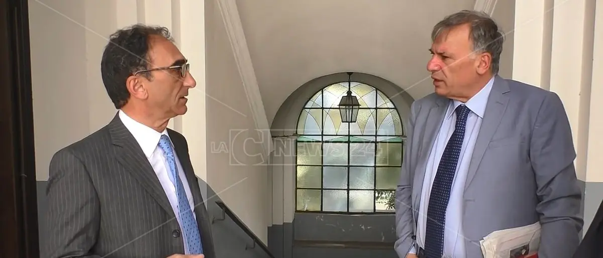 Tallini assolto, le reazioni dei consiglieri e del sindaco Abramo: «Persona retta»