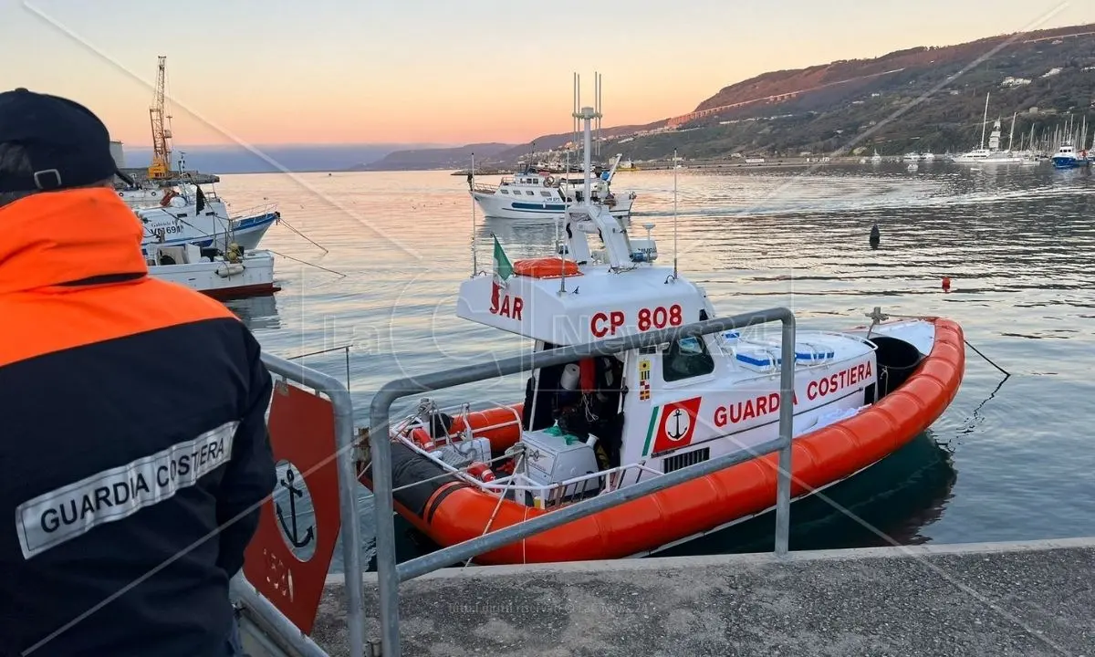 Cadavere recuperato in mare al largo di Lamezia Terme: indagini in corso