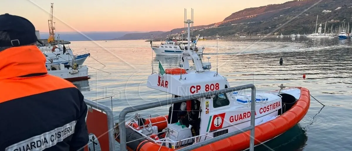 Cadavere recuperato in mare al largo di Lamezia Terme: indagini in corso