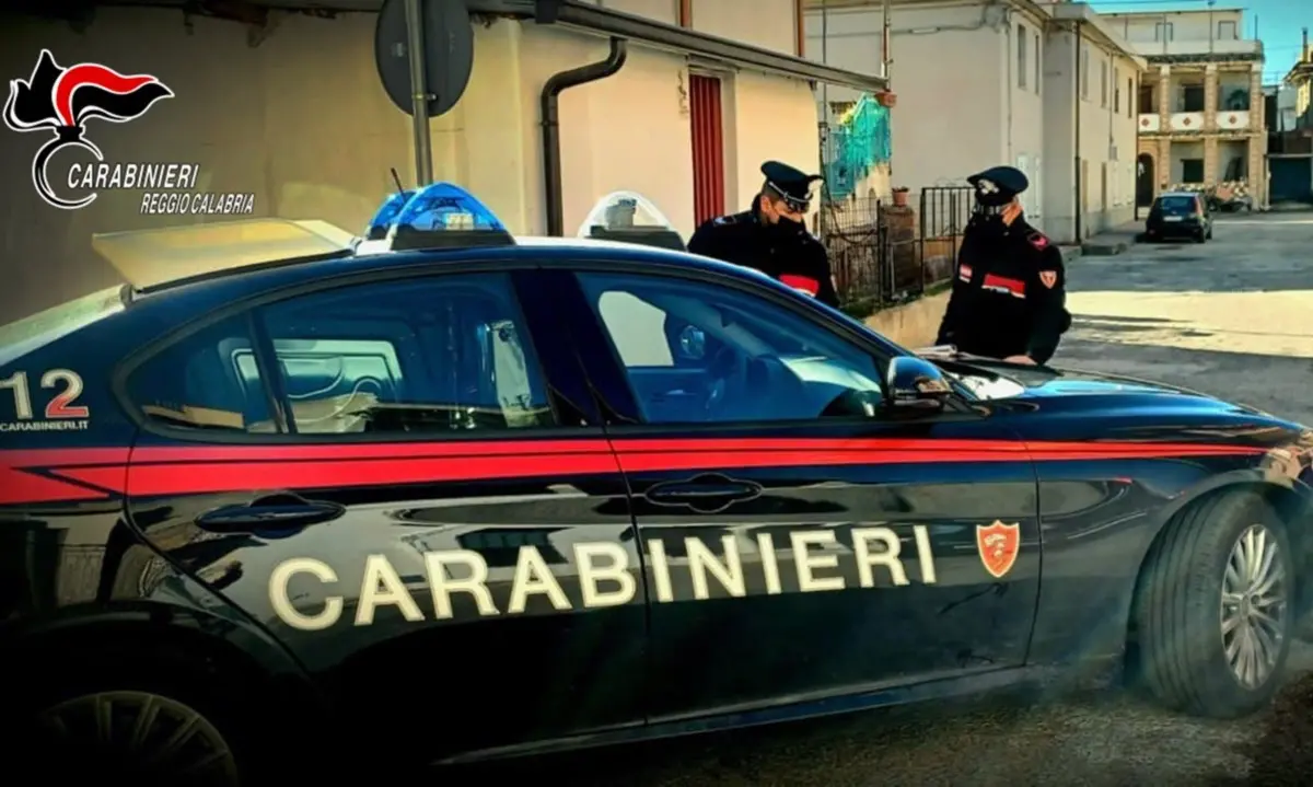 Omicidio a Bianco, arrestato un 23enne: avrebbe ucciso il vicino in preda a un raptus