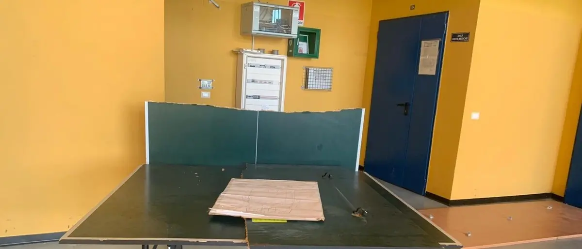 Liceo di Castrolibero, 30mila euro di danni dopo l’occupazione: palestra e aula magna devastate