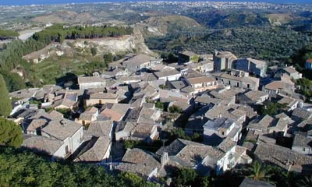 Covid, a Gerace i casi non diminuiscono: prolungata la chiusura delle scuole fino al 26 febbraio