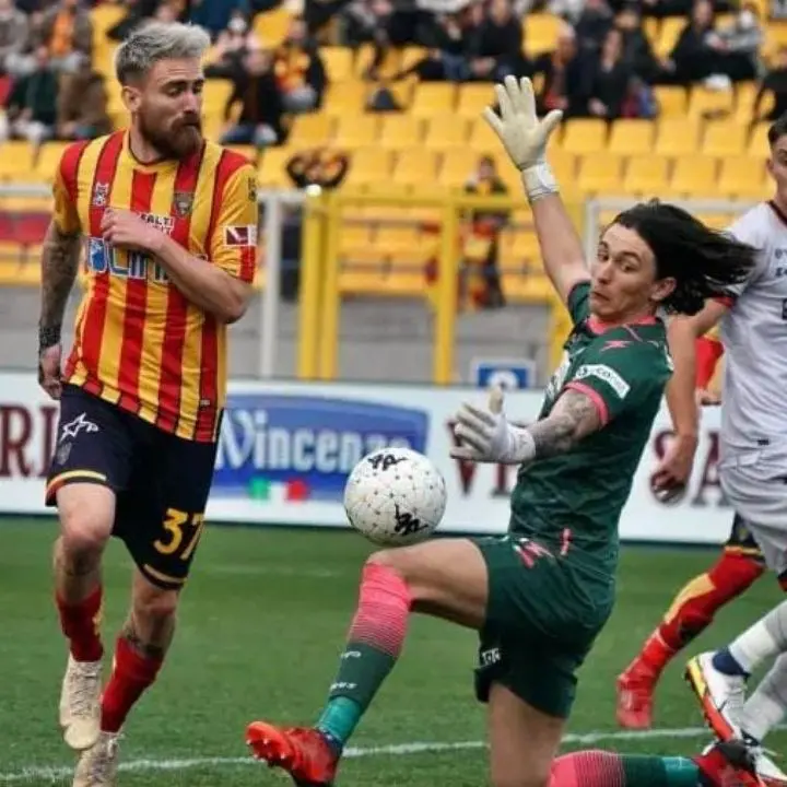 Lecce-Crotone 3-0: la squadra pitagorica affonda al Via del Mare