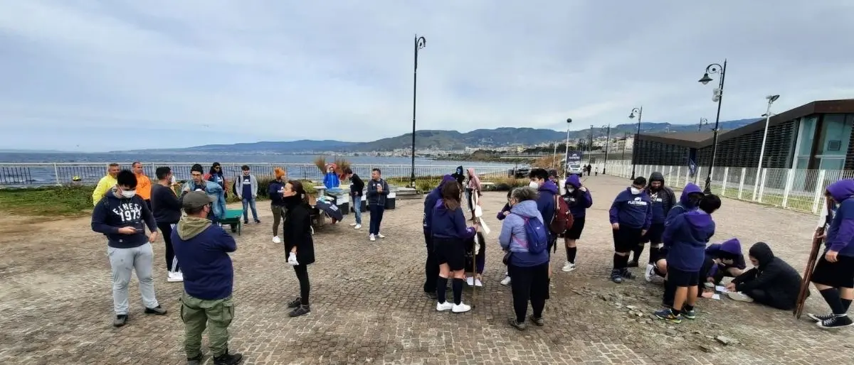 Reggio Calabria, grande adesione all’evento organizzato da Plastic Free per ripulire la foce del Calopinace