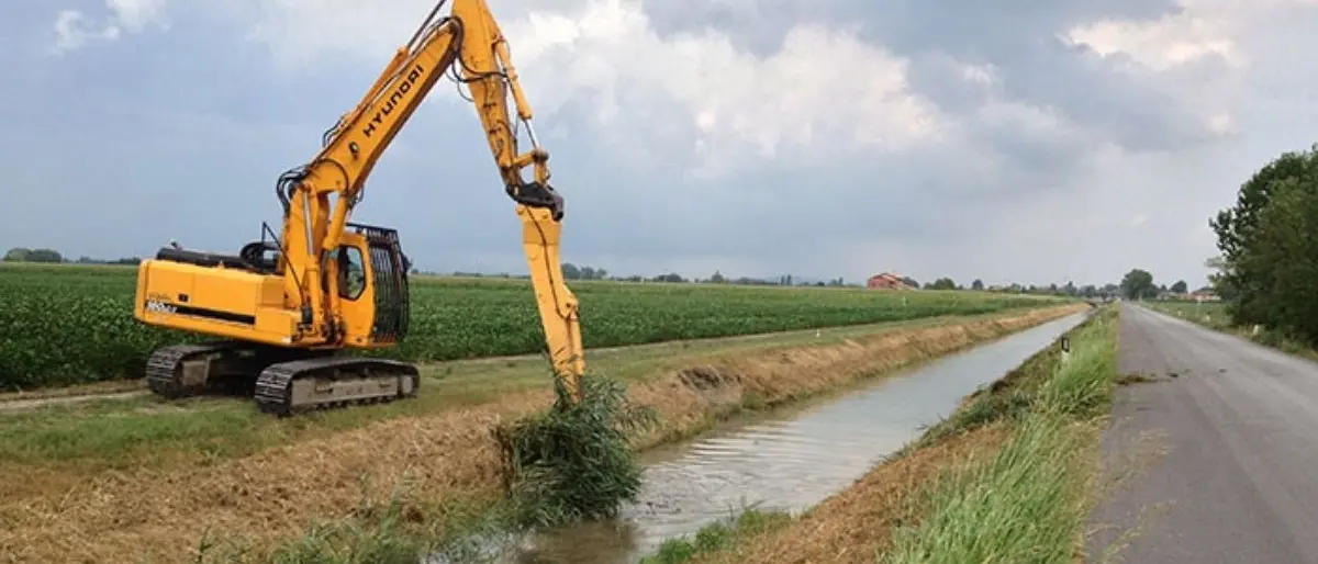 Furto al Consorzio di bonifica Basso Jonio reggino, rubati mezzi e materiali: a rischio inizio stagione irrigua