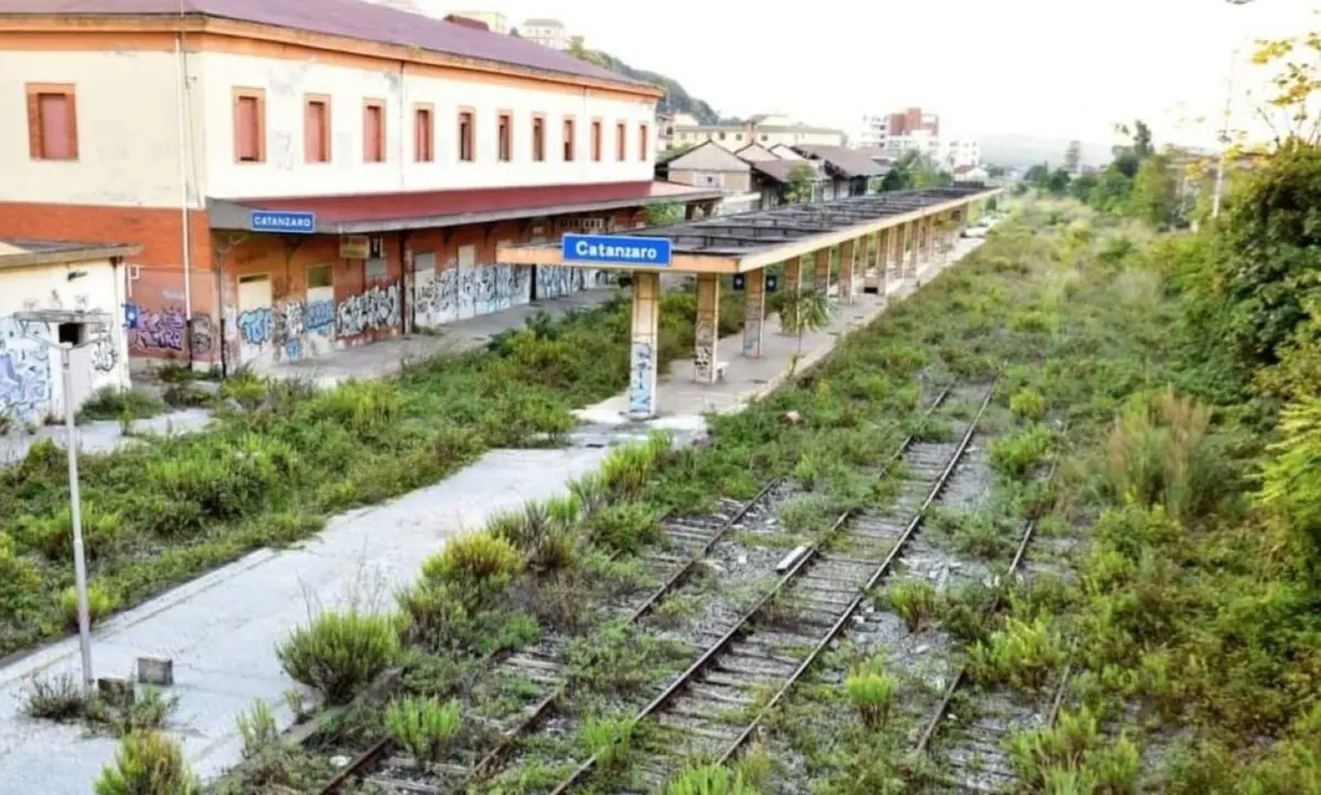 Catanzaro, con i fondi del Pnrr la stazione Sala potrebbe riaprire dopo 15 anni di abbandono