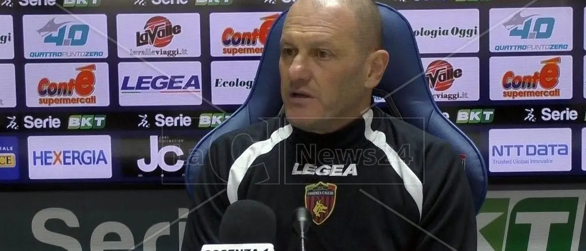 Verso Crotone-Cosenza, mister Bisoli: «Vinciamo il derby e stacchiamo chi è dietro»