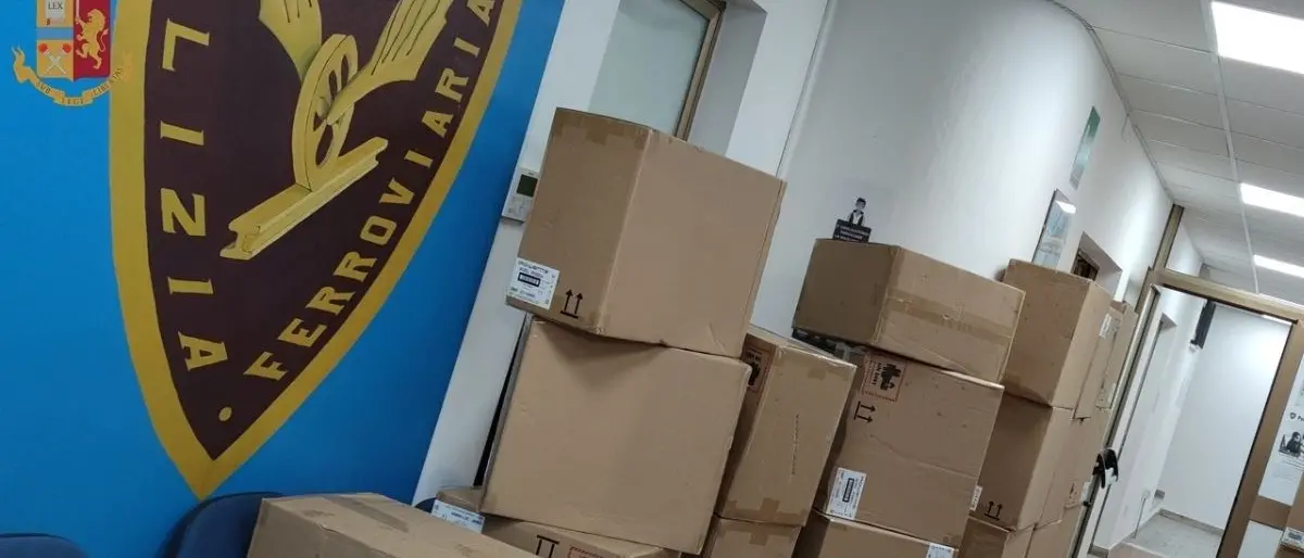 Sorpresi a rubare all'interno di un carro merci nella stazione di Villa San Giovanni: arrestate 2 persone