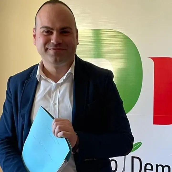 Giampà (Pd): «In piazza con i lavoratori, non si possono mandare a casa 1500 persone»