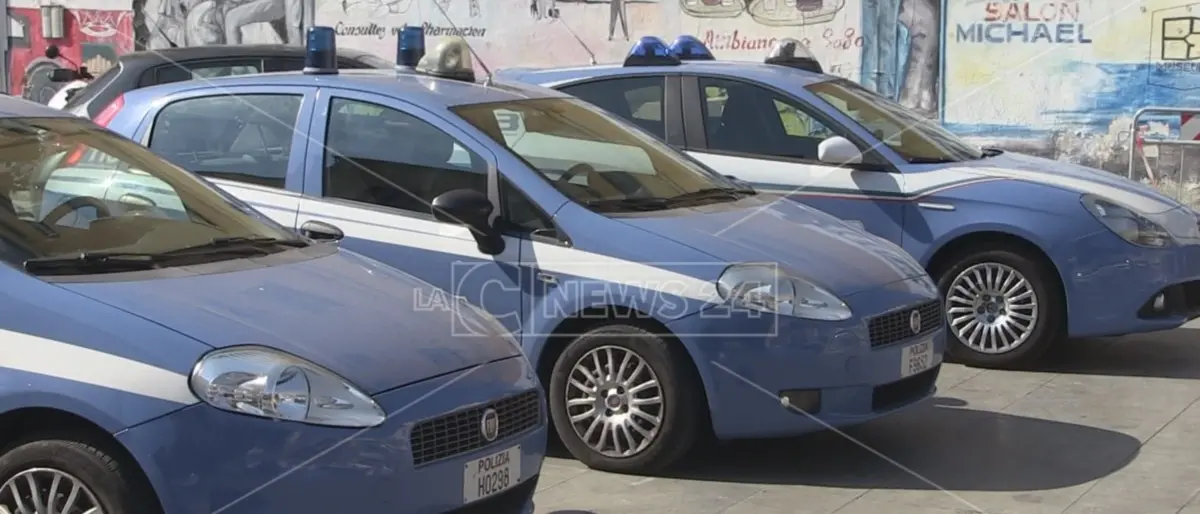 Poliziotti aggrediti con calci e pugni a Catanzaro: fermati due minorenni