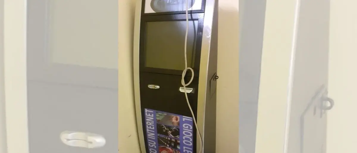 Gioco d'azzardo, sequestrate 34 macchinette illegali a Isola Capo Rizzuto