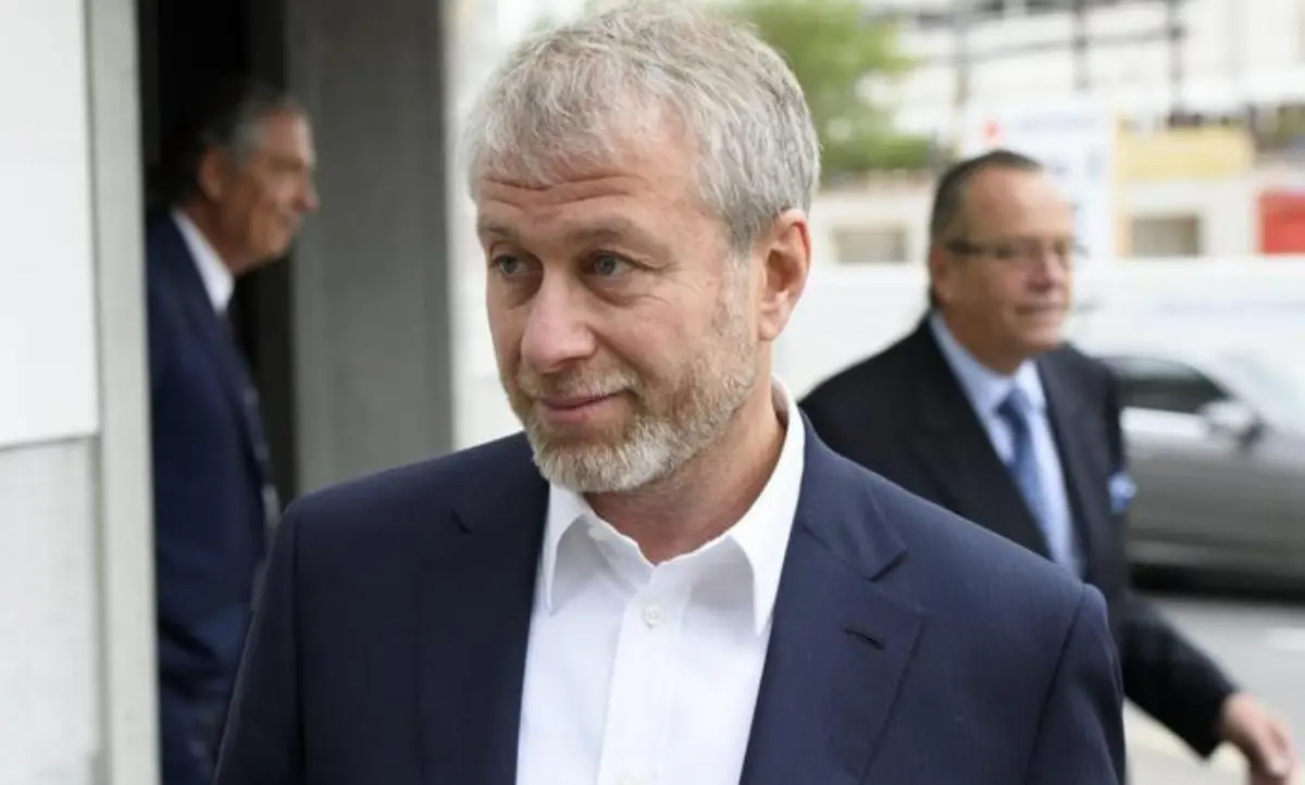 Ucraina, l’oligarca russo Abramovich: «Vendo il Chelsea, i soldi alle vittime della guerra»