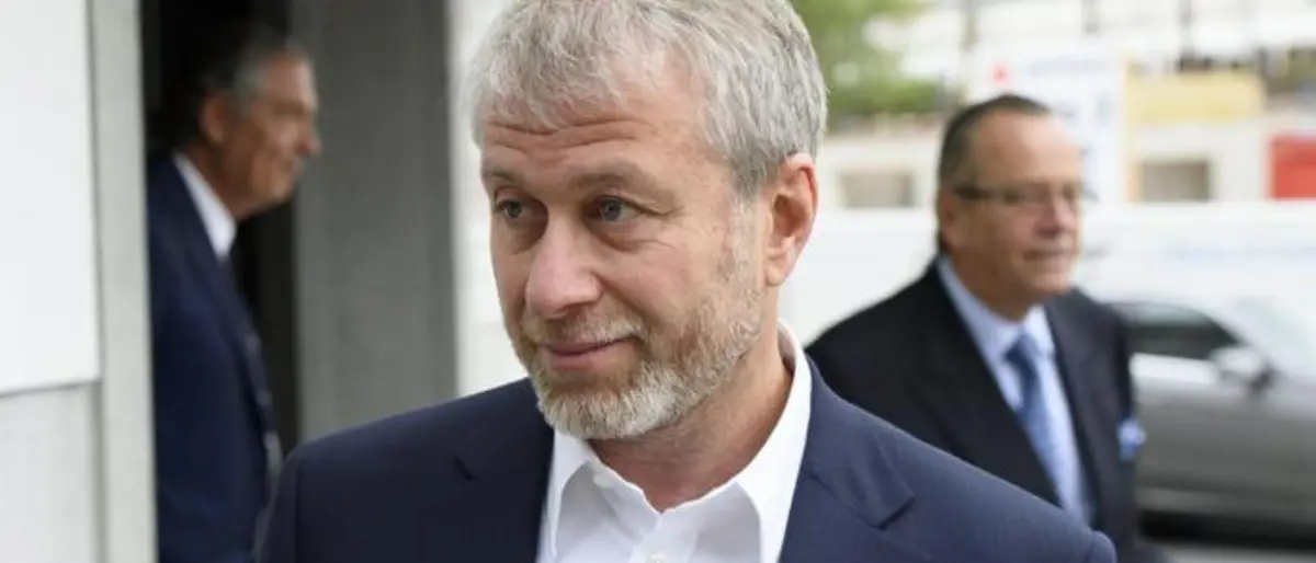 Ucraina, l’oligarca russo Abramovich: «Vendo il Chelsea, i soldi alle vittime della guerra»