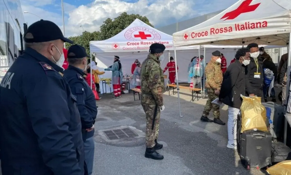 Al centro di accoglienza “Sant’Anna” arrivati dalla Libia 97 richiedenti asilo