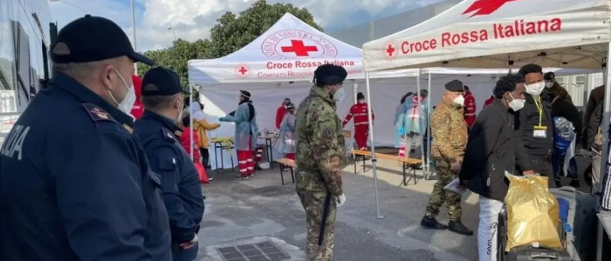 Al centro di accoglienza “Sant’Anna” arrivati dalla Libia 97 richiedenti asilo