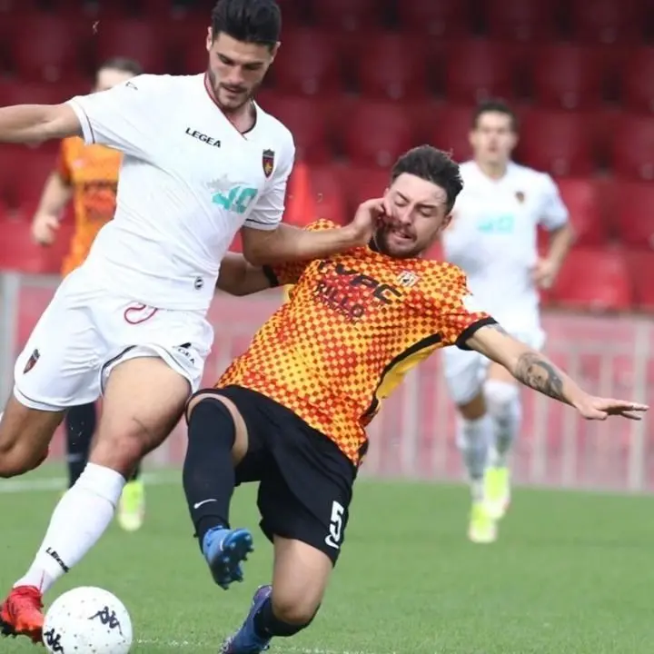 Cosenza-Benevento, il Covid si abbatte sui sanniti: chiesto il rinvio del match