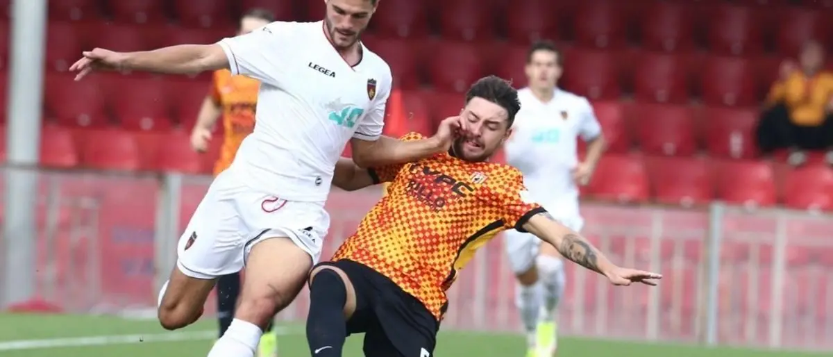 Cosenza-Benevento, il Covid si abbatte sui sanniti: chiesto il rinvio del match