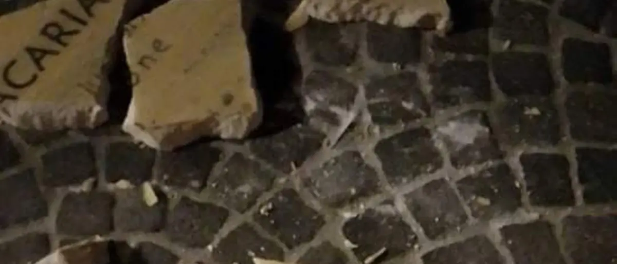 Catanzaro, distrutta la targa dedicata all’operaio antifascista Malacaria: «Vile gesto»