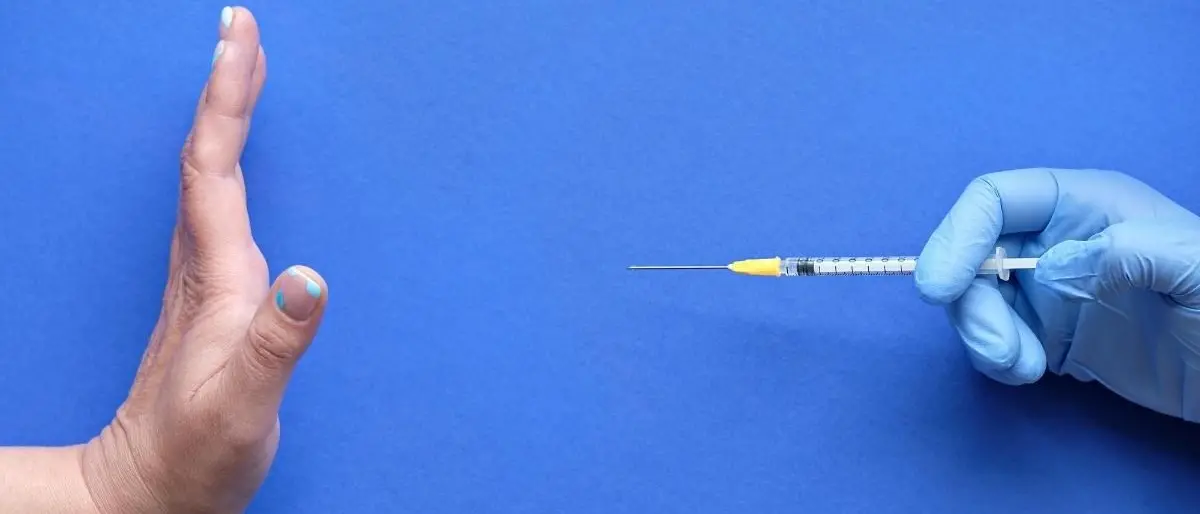 Falsi certificati vaccinali, l’ospedale di Catanzaro sospende due dipendenti. Occhiuto: «Licenziateli»