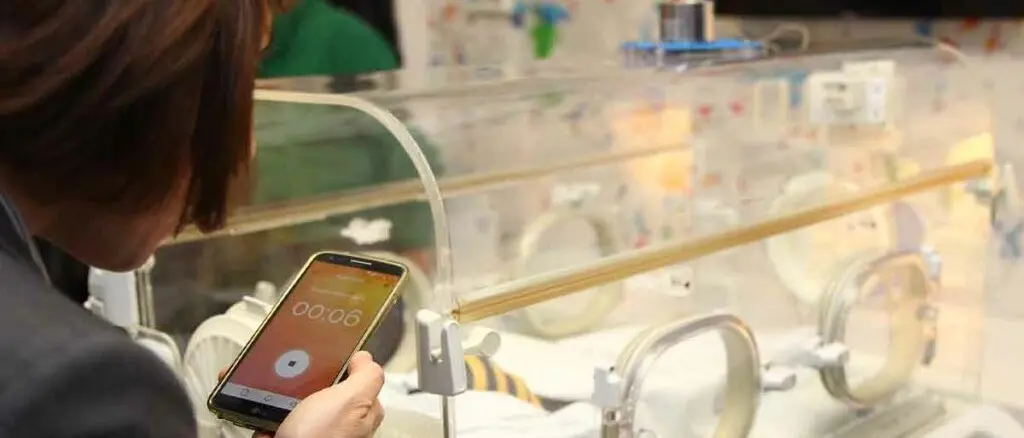 MamiVoice, all’ospedale di Cosenza il dispositivo che fa sentire la voce dei genitori ai bimbi in incubatrice