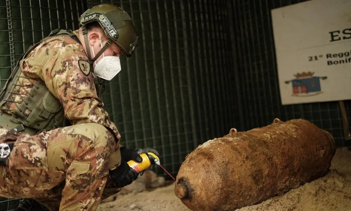 I militari della caserma Manes di Castrovillari impiegati nel disinnesco di un residuo bellico a Sapri