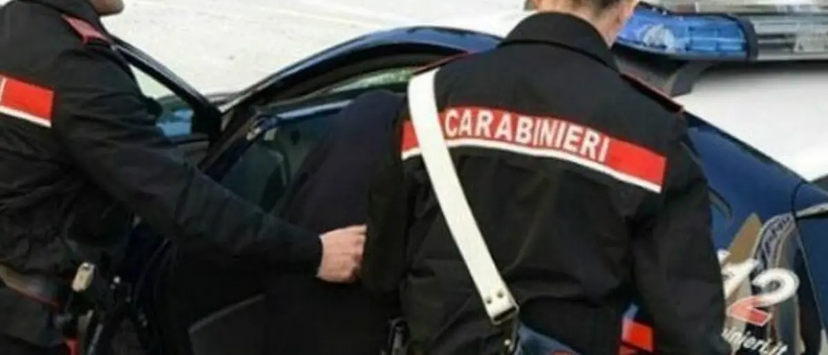 In casa più di tre etti di marijuana nascosti tra i vestiti: arrestato 28enne nel Catanzarese