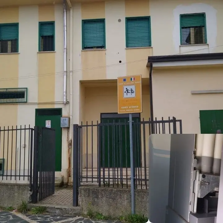 Corigliano Rossano, vandali in azione nella scuola primaria Fabrizio Grande