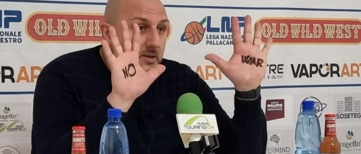 «No alla guerra», il messaggio del coach della Viola Reggio per l’Ucraina e l’ex cestista Volkov