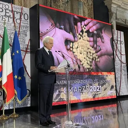 Guerra in Ucraina e 8 marzo, Mattarella: «Il pensiero va al coraggio delle donne ucraine»