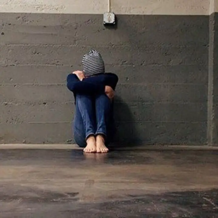 Violenza sessuale di gruppo su un disabile, 10 misure cautelari nel Lametino: coinvolti anche 3 minori