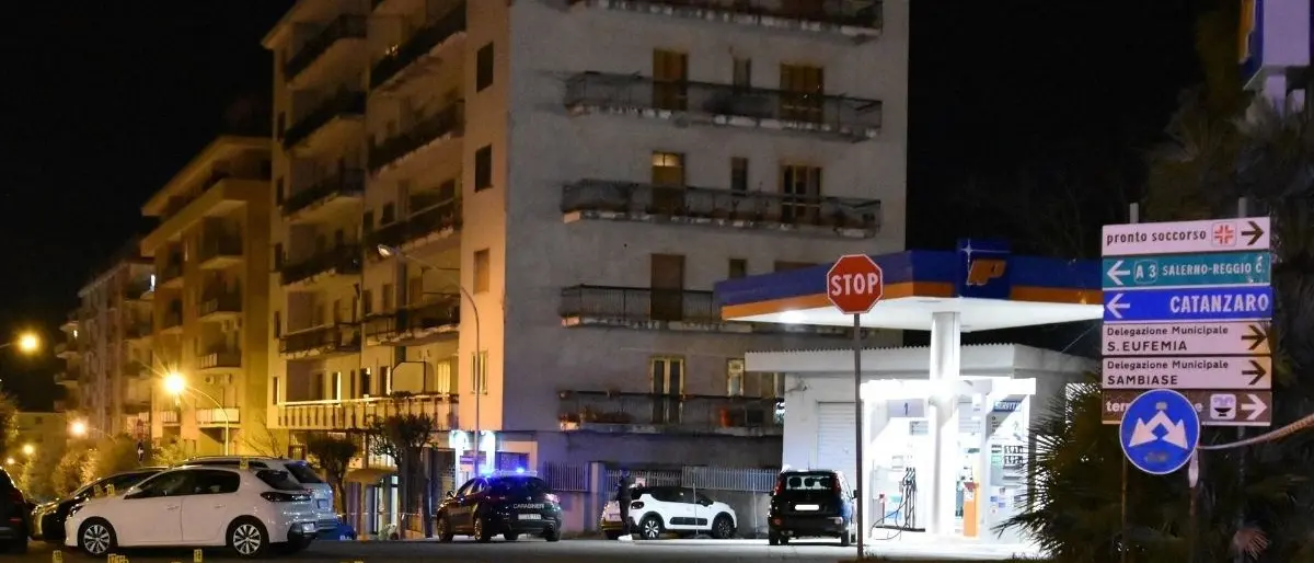 Omicidio a Lamezia, arrestati i due rei confessi del delitto: avrebbero sparato per reagire a un’aggressione