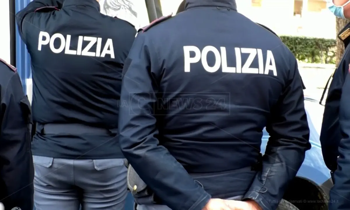 Crotone, perseguitava e aggrediva l’ex compagna: arrestato 31enne