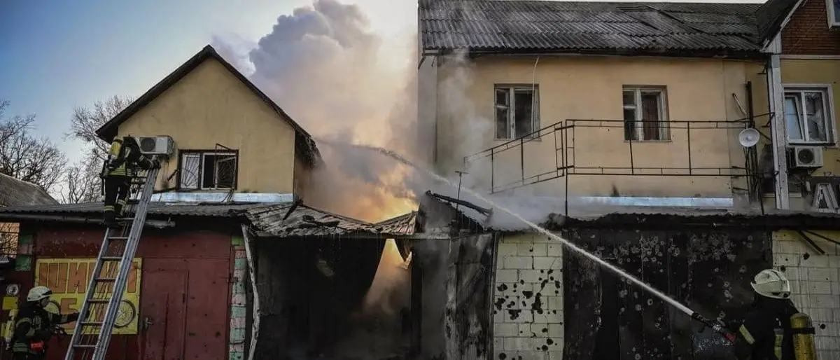 Ucraina, russi vicini a Kiev: bombe nei sobborghi. Zelenskyj: «Invasione cinica e crudele» - LIVE