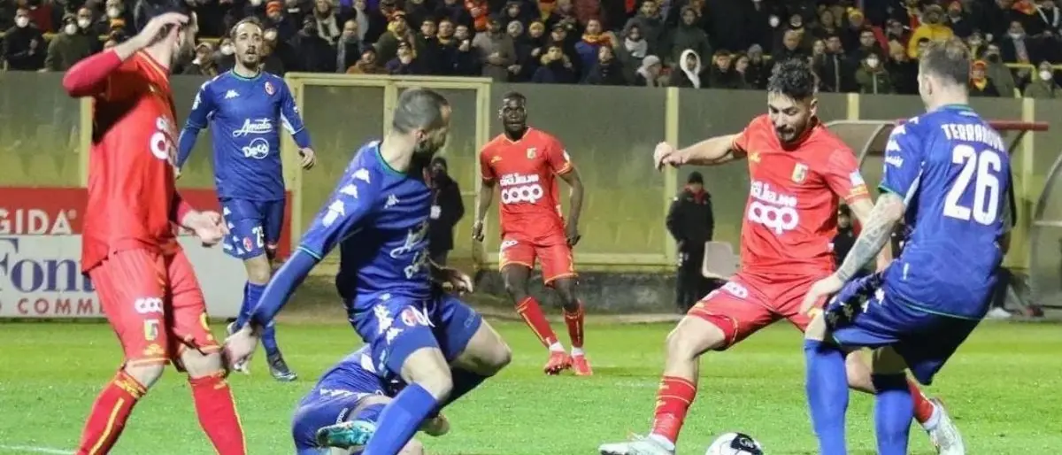 Catanzaro-Bari 1-2: la buona prestazione giallorossa non basta per fermare la capolista
