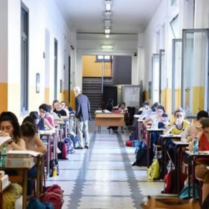 Esami di maturità, studenti in classe dal 22 giugno: 7 tracce per la prima prova scritta