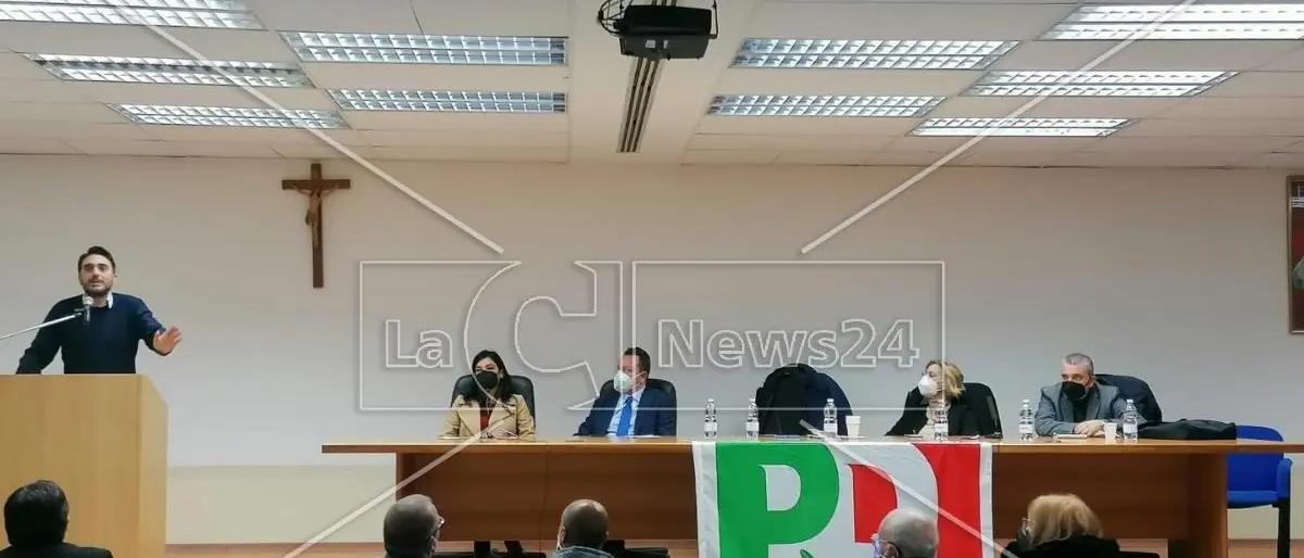 Irto fa la voce grossa: «Via i voltagabbana dal Pd». E a Occhiuto: «Sanità ferma, presenteremo una riforma»