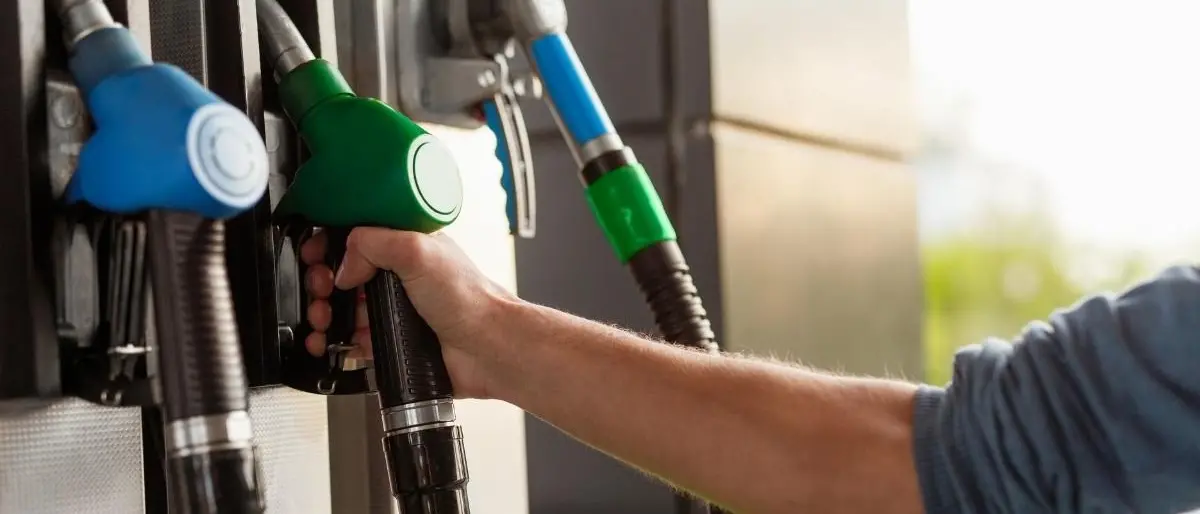 Prezzi del carburante aumentati fino al 60% in un anno: «A Pasqua potrebbe sfiorare i 3 euro a litro»
