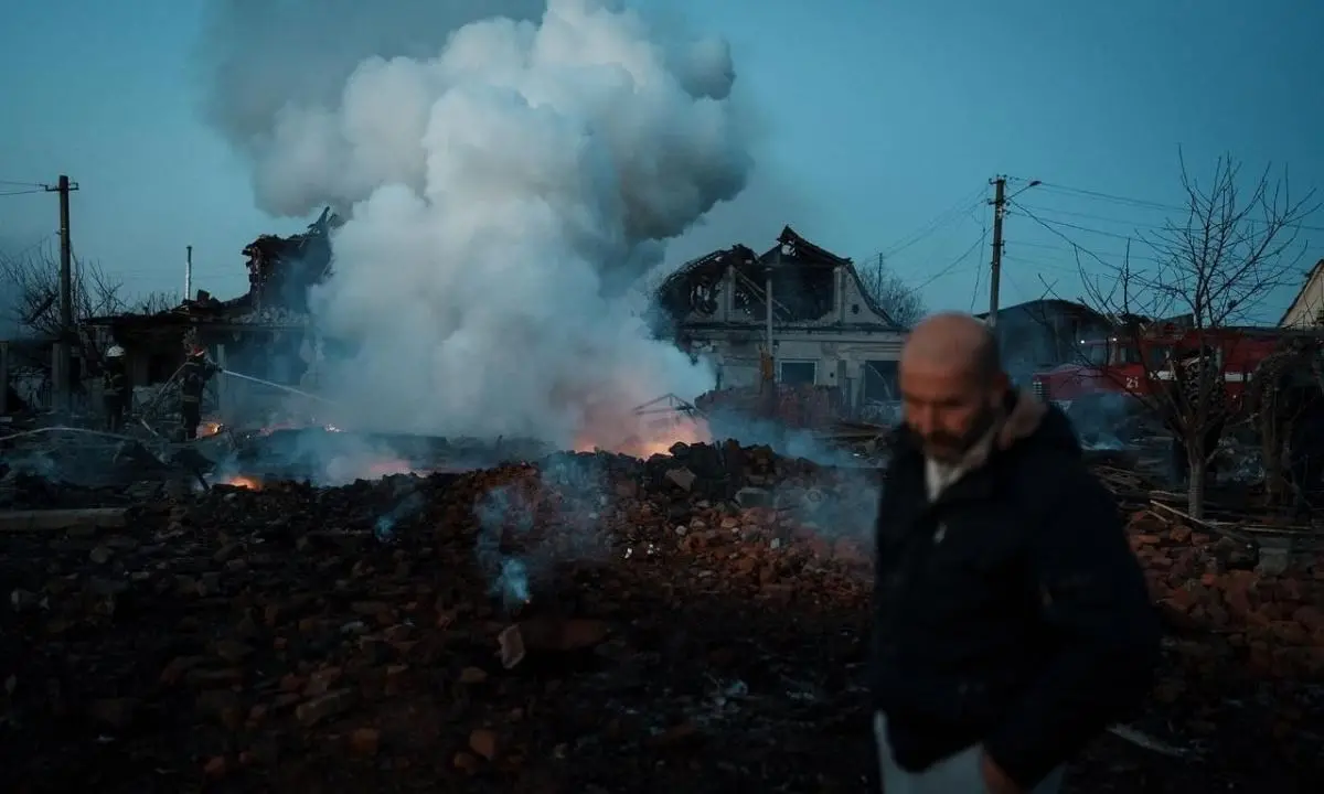 Al teatro di Mariupol ci sono dei superstiti, Zelensky: «Ad ogni bomba muro più alto tra Europa e Ucraina» -LIVE