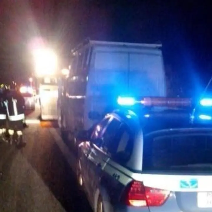 Tensione sull’A2 nei pressi di Pizzo, i tifosi del Messina bloccano il tratto con spranghe e fumogeni
