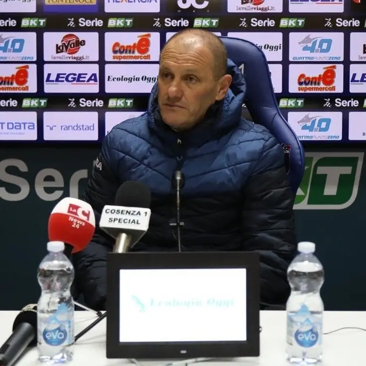 Verso Reggina-Cosenza, l’allenatore rossoblù Bisoli: «Larrivey dal 1’. Gioca anche Millico»