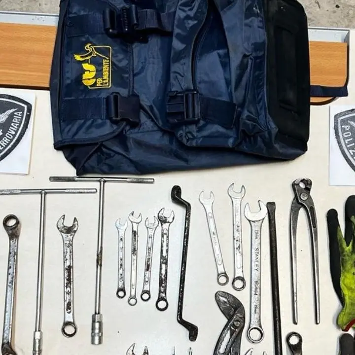 Sorpresi a rubare rame nello scalo ferroviario di Villa San Giovanni: arrestate 3 persone