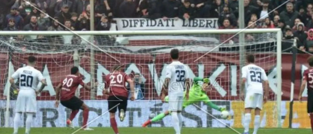 Il derby è amaranto, lo decide Folorunsho: Reggina batte Cosenza 1-0