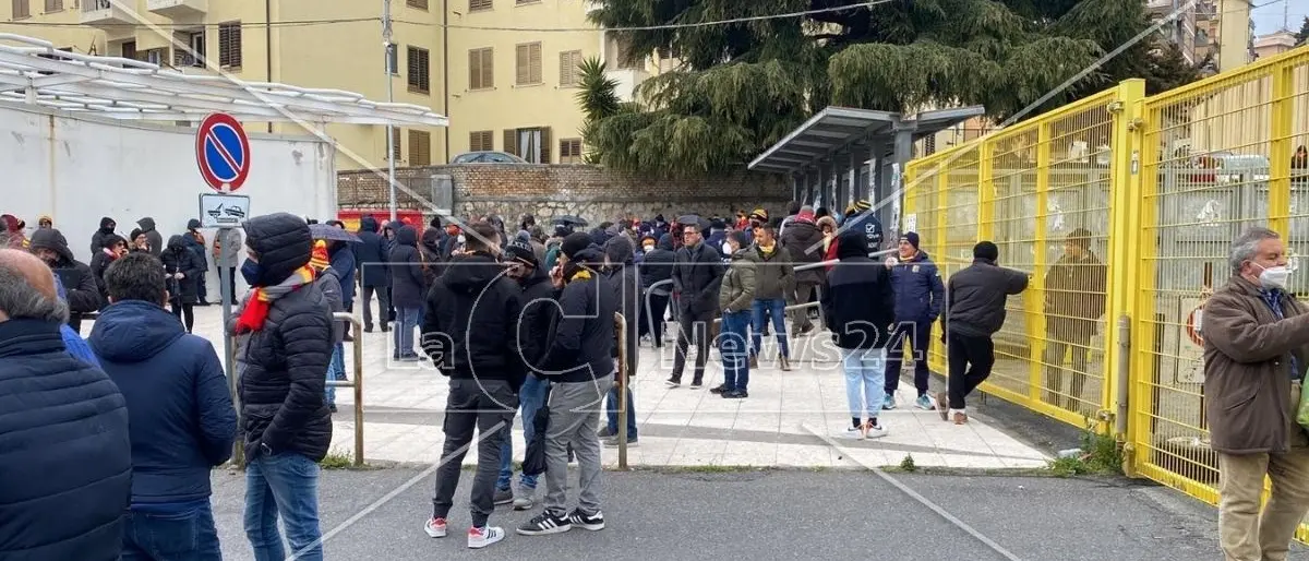 Covid, slitta alle 15.15 il match tra Catanzaro e Turris: 5 positivi tra i campani