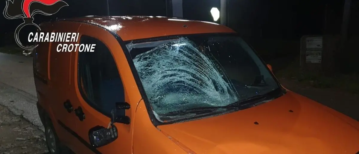 Bimba ucraina travolta e uccisa da un furgone a Crotone, due indagati: il 18enne alla guida ha solo il foglio rosa