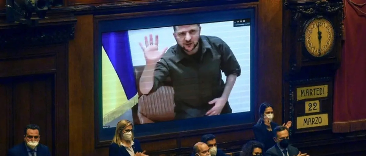 Zelensky parla al Parlamento italiano: «Mariupol somiglia a Genova, pensate se venisse distrutta»